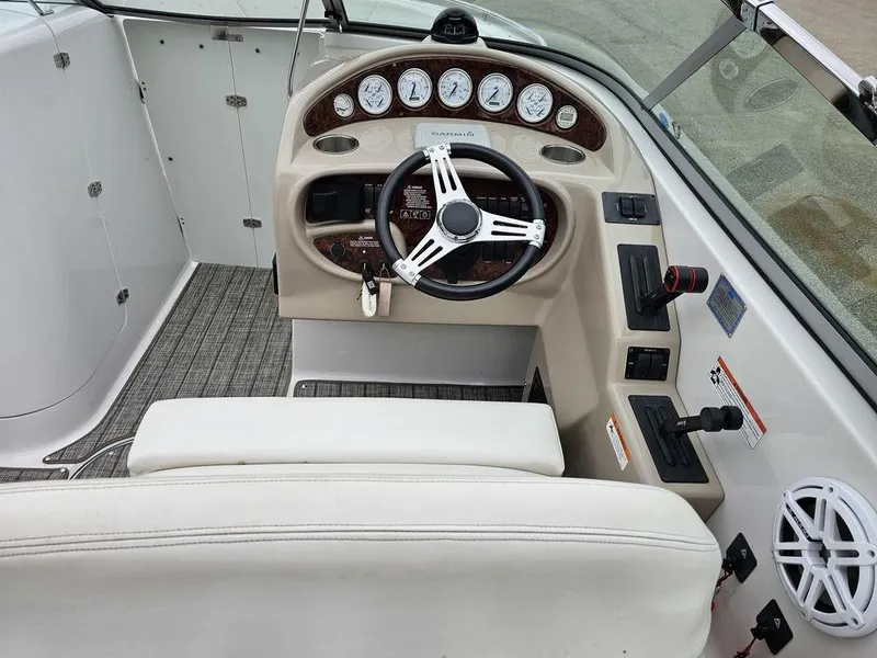 Slide: The Image of 2006 Four Winns 290 Horizon boat dashboard with steering wheel and control panel. - 10