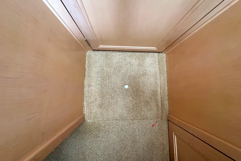 Slide: The Image of Carver Yachts 374 Voyager 2000 - 60