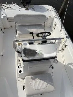 Slide: The Image of 2002 Boston Whaler DAUNTLESS boat interior with steering console and seating. - 3