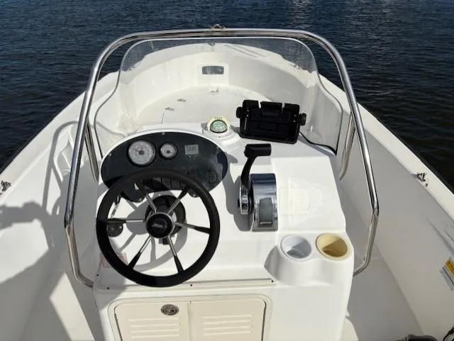 Slide: The Image of Boston Whaler Dauntless 2002 - 5