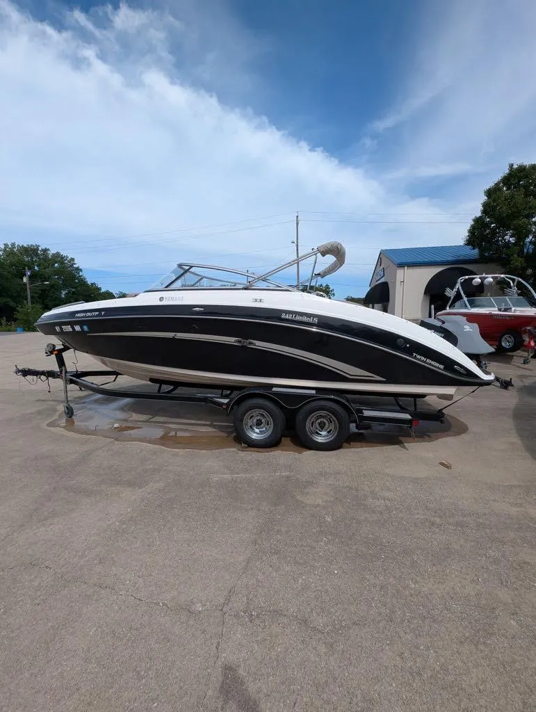 Slide: The Image of Yamaha 242 Limited 2010 - 7