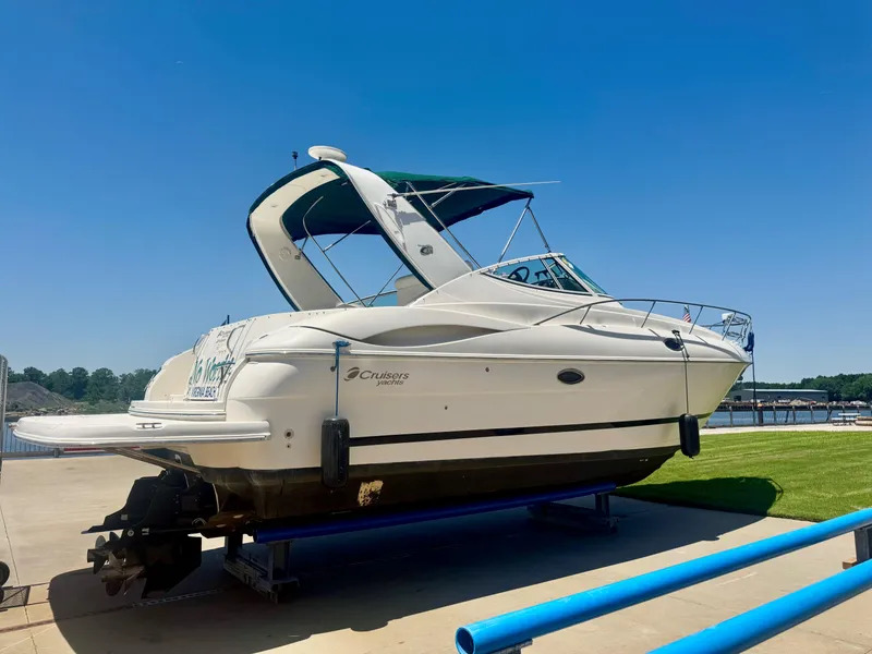 The Image of Cruisers 320 Express 2004 - 1