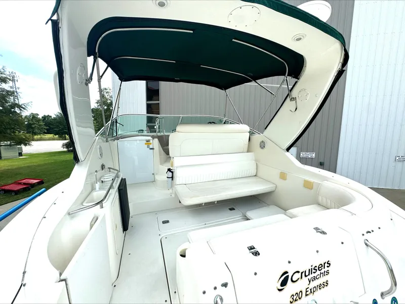 Slide: The Image of Cruisers 320 Express 2004 - 17