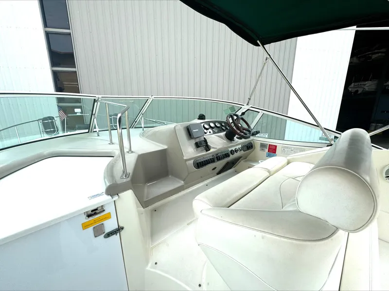 Slide: The Image of Cruisers 320 Express 2004 - 18