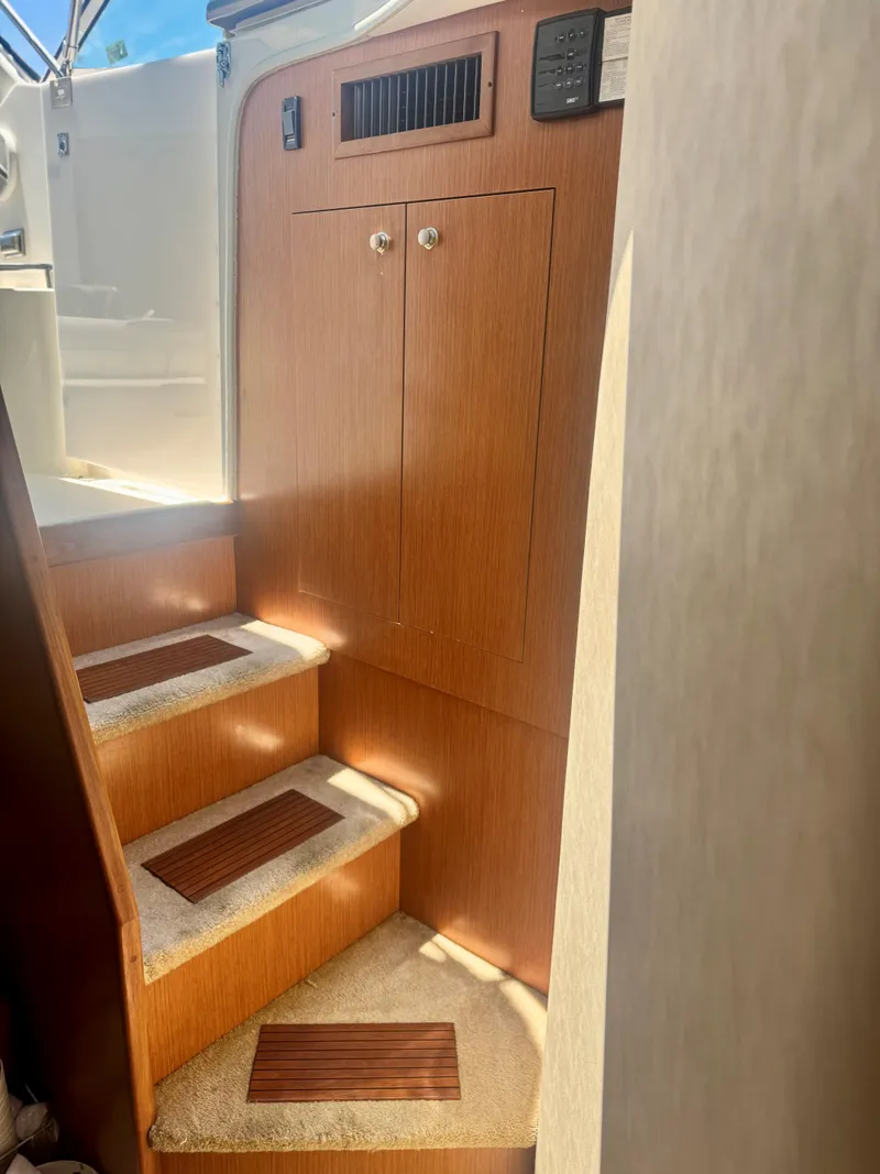 Slide: The Image of Cruisers Yachts 320 Express 2004 - 11