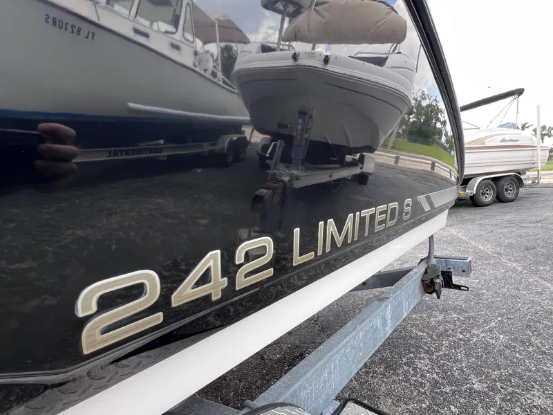 Slide: The Image of 2016 Yamaha Boats 242 Limited S E-Series, close-up of model name on hull. - 10