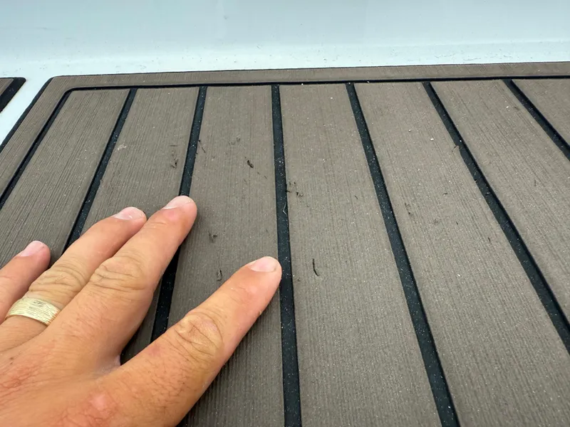 Slide: The Image of Hand touching deck of 2016 Yamaha Boats 242 Limited S E-Series. - 13