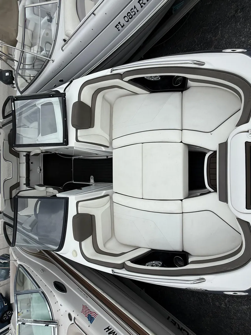 Slide: The Image of 2016 Yamaha Boats 242 Limited S E-Series with spacious seating and sleek design. - 37