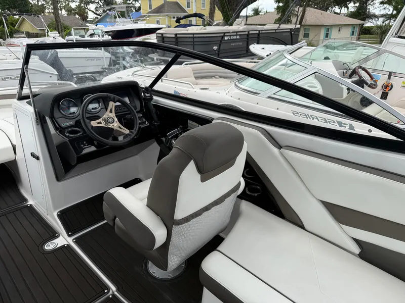 Slide: The Image of 2016 Yamaha Boats 242 Limited S E-Series cockpit with steering wheel and seating. - 25