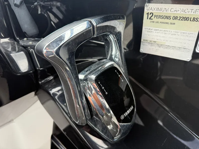 Slide: The Image of Chrome throttle control of 2016 Yamaha Boats 242 Limited S E-Series, with capacity label. - 26