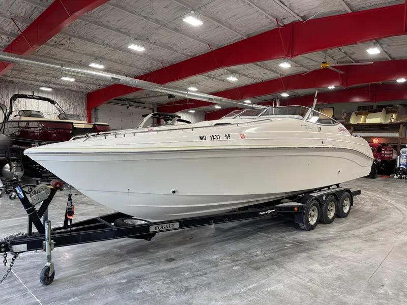 The Image of 1997 Thompson Torrent 2900 boat on trailer in indoor storage facility. - 1