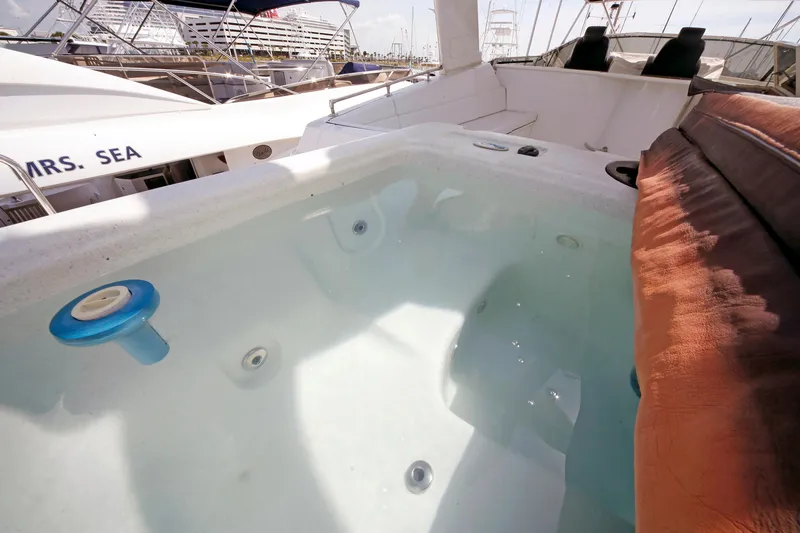 Slide: The Image of Jacuzzi on 1995 Hatteras 74 Cockpit Motor Yacht, docked with luxury amenities. - 71