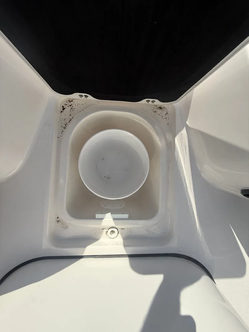 Slide: The Image of Sea Fox 228 Commander 2024 - 8