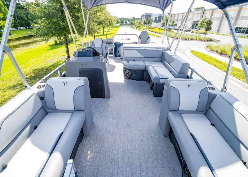 Slide: The Image of 2025 Tahoe SPORTS 85 REAR FISH boat interior with spacious seating and modern design. - 7