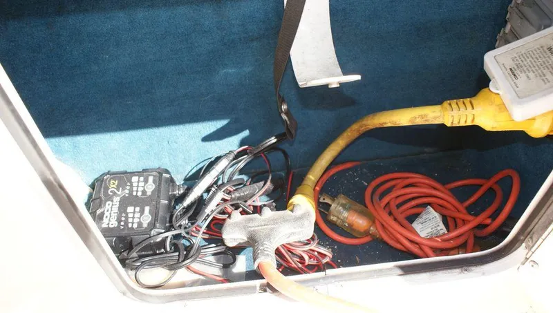 Slide: The Image of Sea Ray Sundancer 1995 - 23