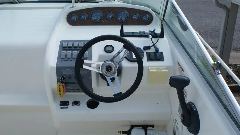 Slide: The Image of Sea Ray Sundancer 1995 - 4