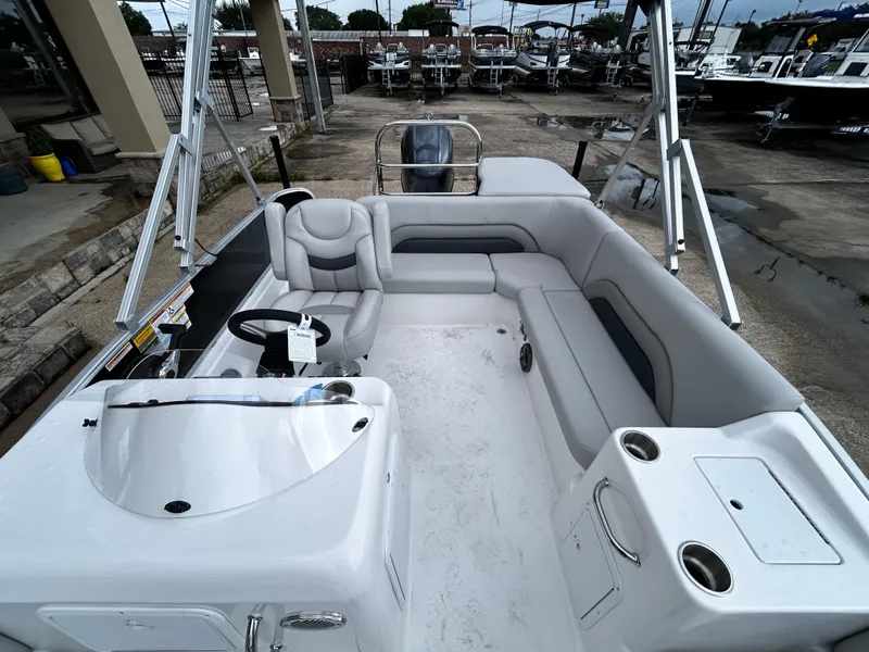 Slide: The Image of Hurricane Fun Deck 198 2025 - 14