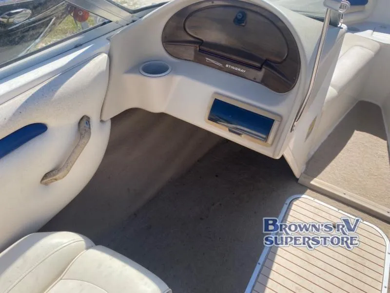 Slide: The Image of Stingray 190 Stingray 2002 - 8