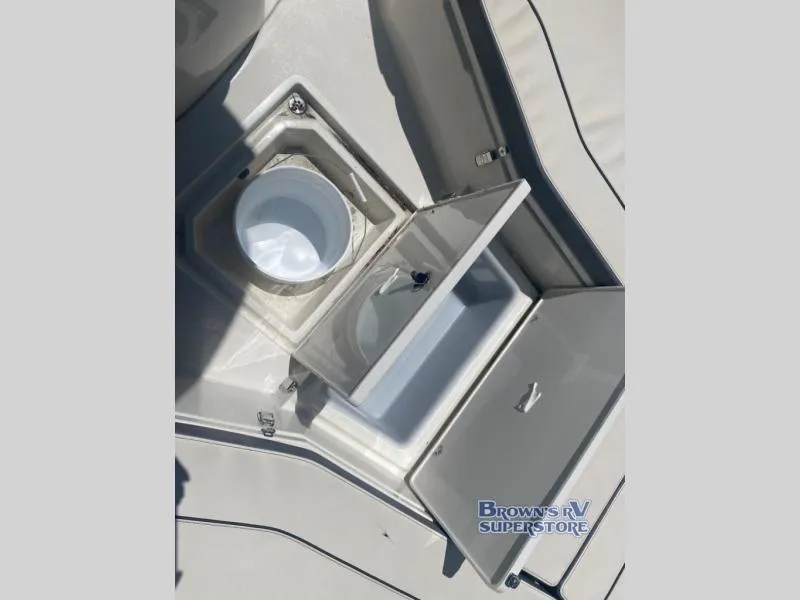 Slide: The Image of Stingray 236 2023 - 9