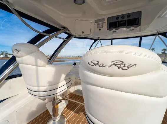 Slide: The Image of Interior of 2006 Sea Ray 580 Sedan Bridge with white leather seats and panoramic windows. - 20