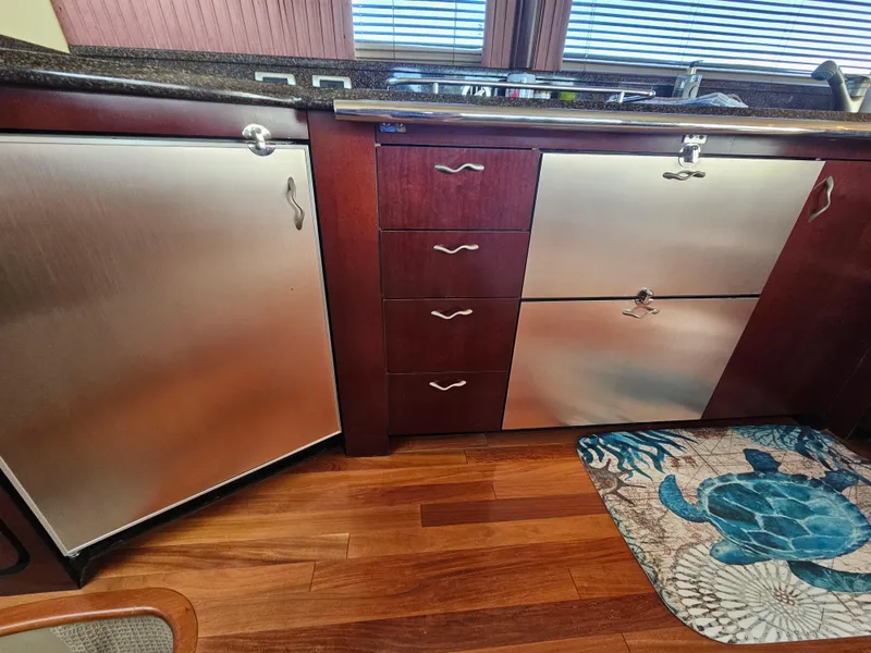 Slide: The Image of Luxury kitchen interior of 2006 Sea Ray 580 Sedan Bridge yacht. - 34