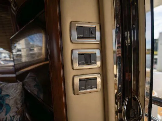 Slide: The Image of Sea Ray 580 Sedan Bridge 2006 - 60