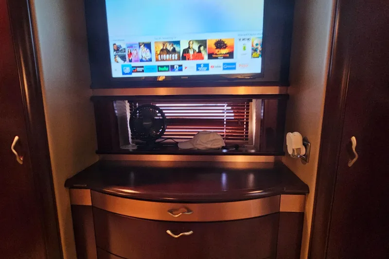 Slide: The Image of Sea Ray 580 Sedan Bridge 2006 - 61