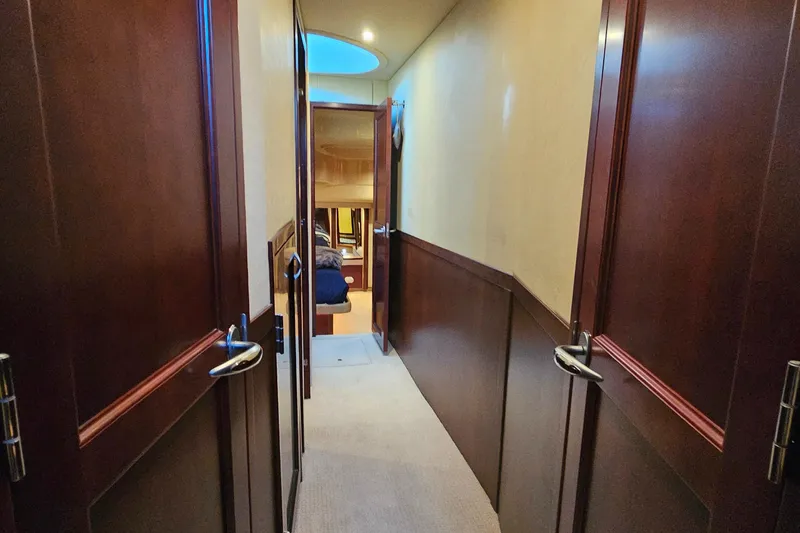 Slide: The Image of Sea Ray 580 Sedan Bridge 2006 - 62