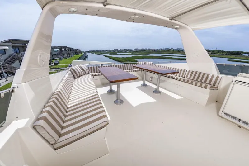 Slide: The Image of Hatteras 70 Cockpit Motoryacht 1991 - 10