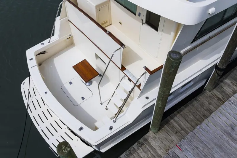 Slide: The Image of Hatteras 70 Cockpit Motoryacht 1991 - 15