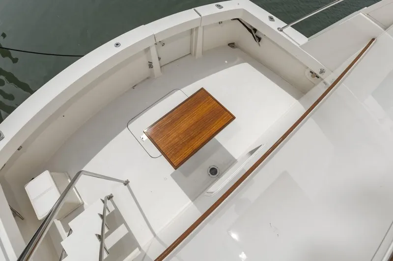 Slide: The Image of Hatteras 70 Cockpit Motoryacht 1991 - 16