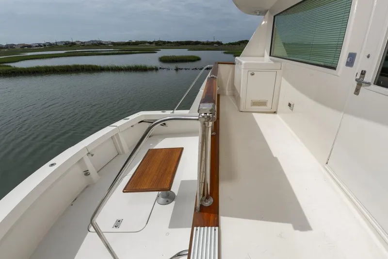 Slide: The Image of Hatteras 70 Cockpit Motoryacht 1991 - 17