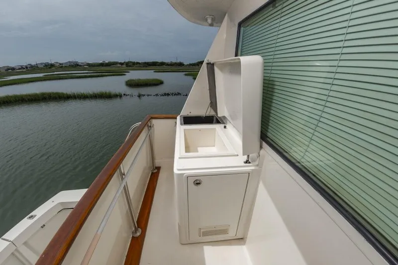 Slide: The Image of Hatteras 70 Cockpit Motoryacht 1991 - 25