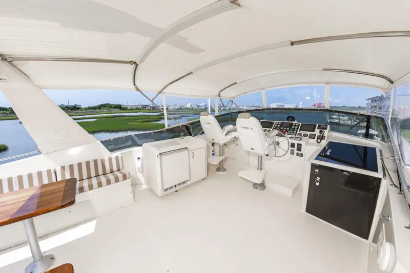 Slide: The Image of Hatteras 70 Cockpit Motoryacht 1991 - 27