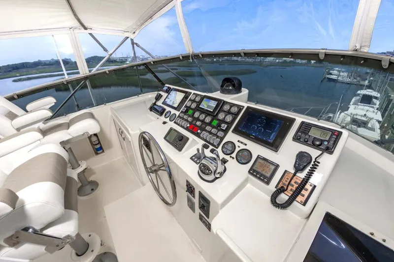 Slide: The Image of Hatteras 70 Cockpit Motoryacht 1991 - 29