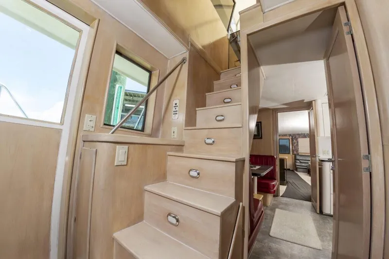 Slide: The Image of Hatteras 70 Cockpit Motoryacht 1991 - 31