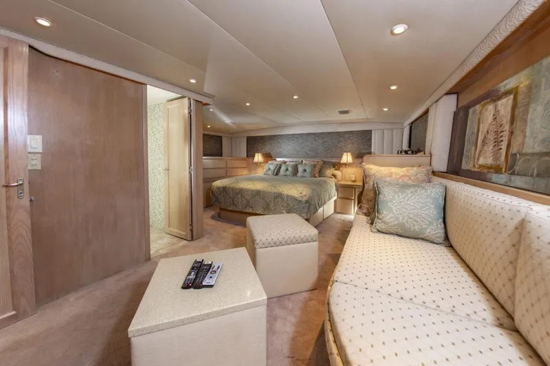 Slide: The Image of Hatteras 70 Cockpit Motoryacht 1991 - 52