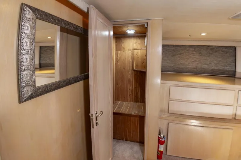 Slide: The Image of Hatteras 70 Cockpit Motoryacht 1991 - 56