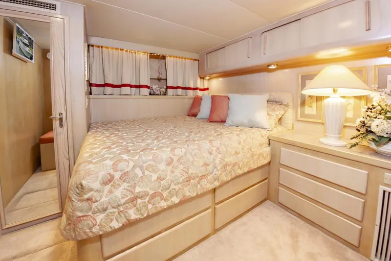 Slide: The Image of Hatteras 70 Cockpit Motoryacht 1991 - 58