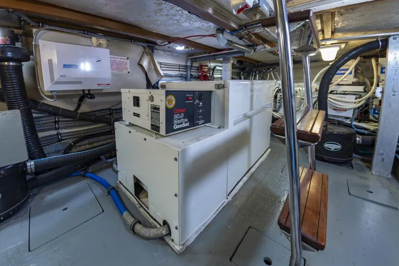 Slide: The Image of Hatteras 70 Cockpit Motoryacht 1991 - 64
