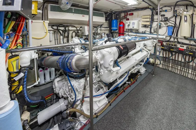 Slide: The Image of Hatteras 70 Cockpit Motoryacht 1991 - 68