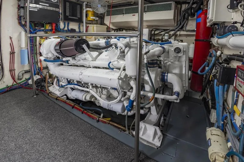 Slide: The Image of Hatteras 70 Cockpit Motoryacht 1991 - 73