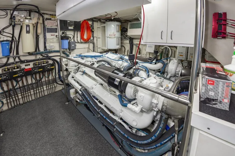 Slide: The Image of Hatteras 70 Cockpit Motoryacht 1991 - 74