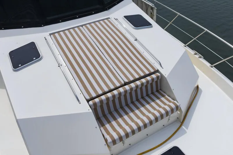 Slide: The Image of Hatteras 70 Cockpit Motoryacht 1991 - 8