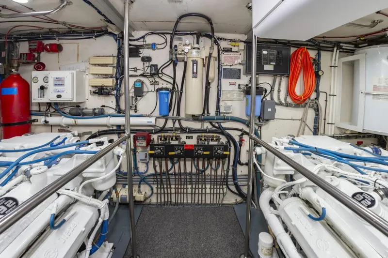Slide: The Image of Hatteras 70 Cockpit Motoryacht 1991 - 80