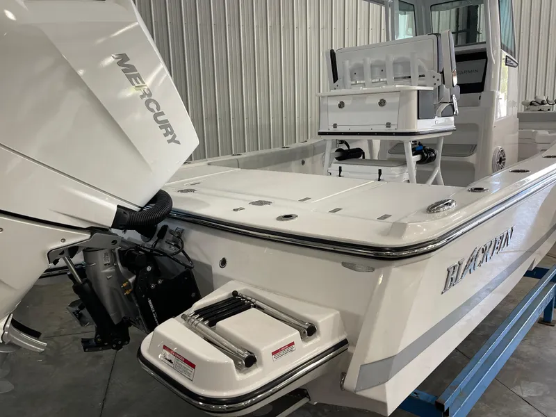 Slide: The Image of 2026 Blackfin 262 HB boat with Mercury engine in a showroom. - 7