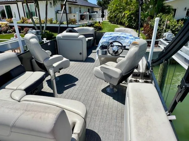 Slide: The Image of 2022 Starcraft CX 25 Q DH pontoon boat with spacious seating and modern design. - 33