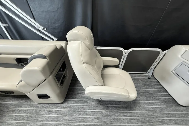 Slide: The Image of Premier 230 Sunsation 2023 - 32