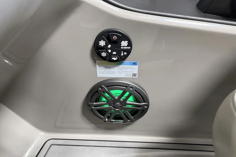 Slide: The Image of Premier 230 Sunsation 2023 - 42