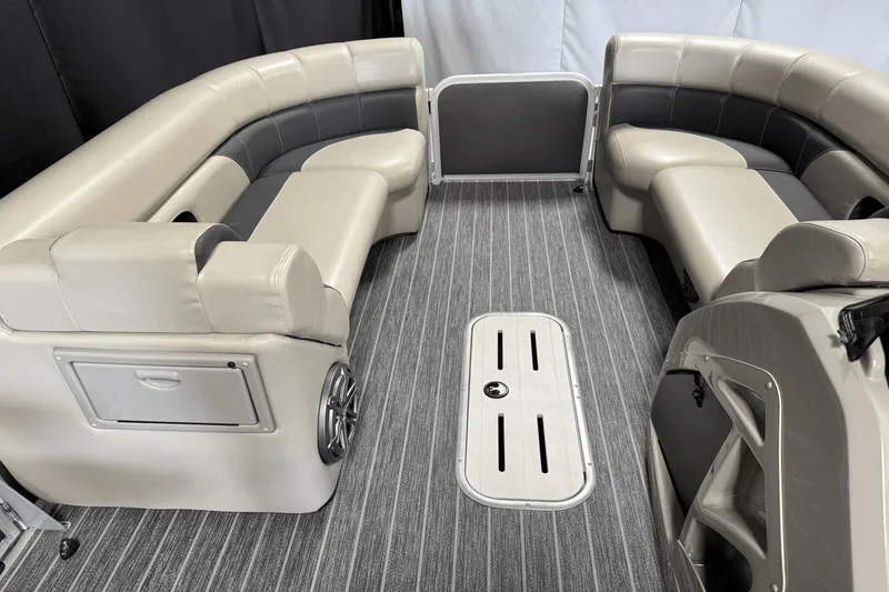 Slide: The Image of Premier 230 Sunsation 2023 - 52